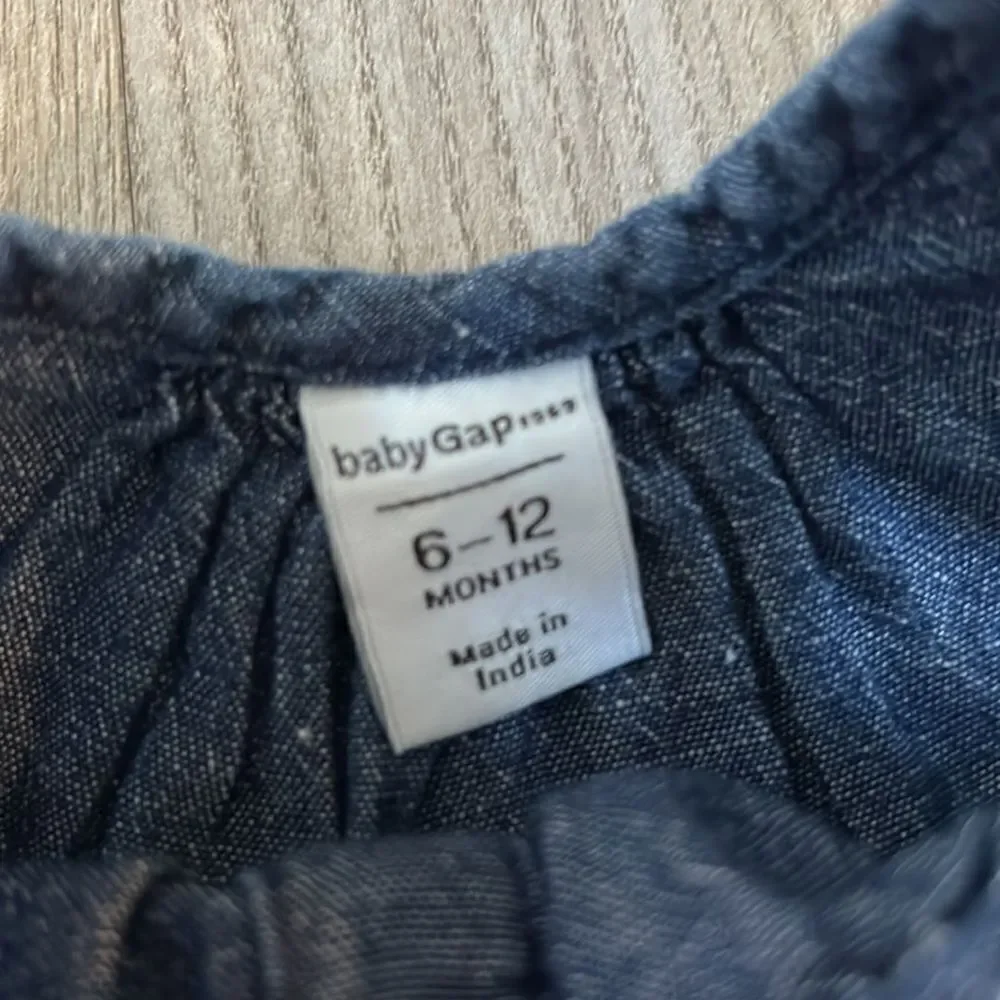 ((2 PIECE)) BABY GAP BABY GIRL 6-12 MONTH SUMMER OUTFITS PINK AND CHAMBRAY